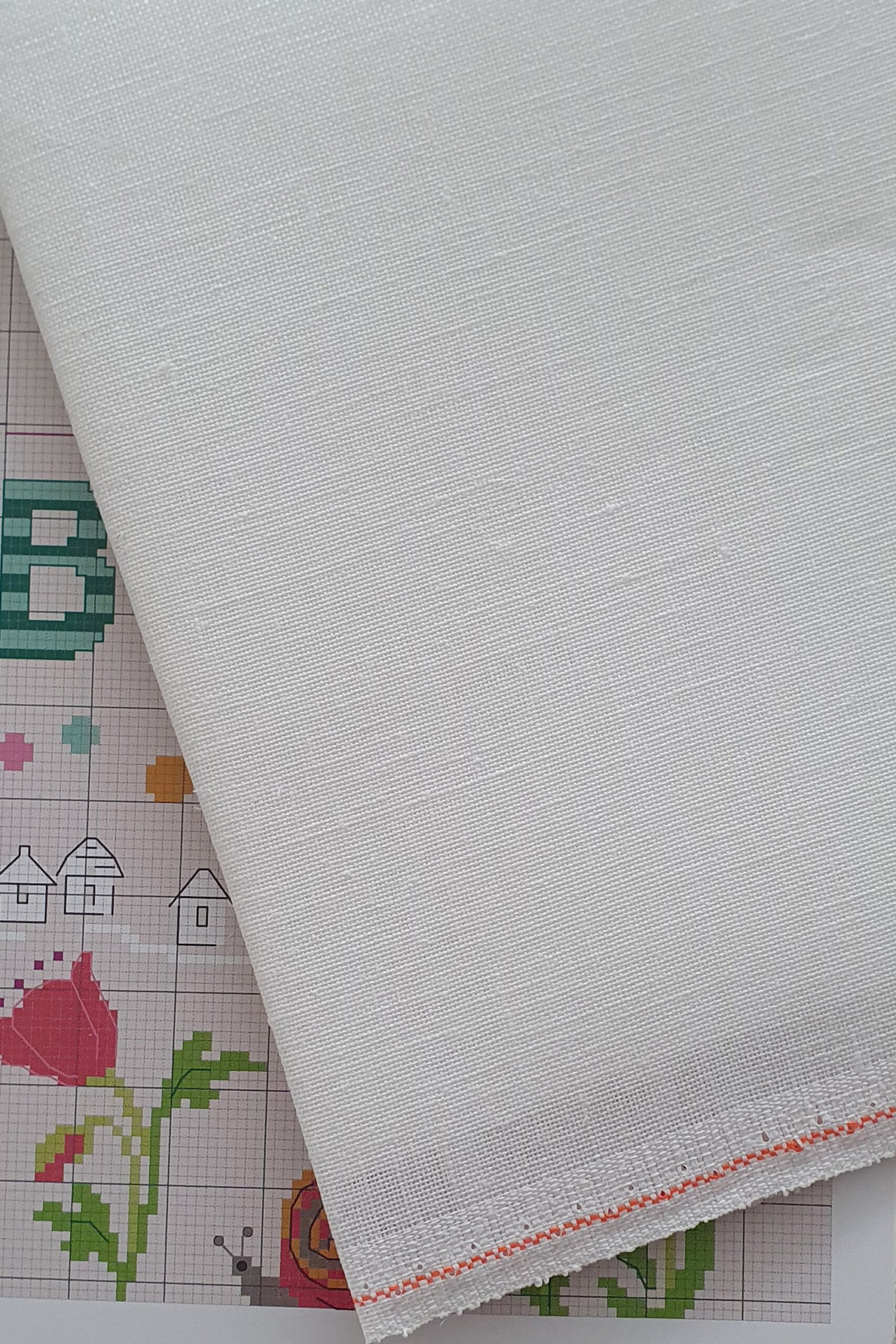 ZWEIGART Edinburgh 36 Count Linen Fabric Colour 100 – 48 × 68 cm - Image 2