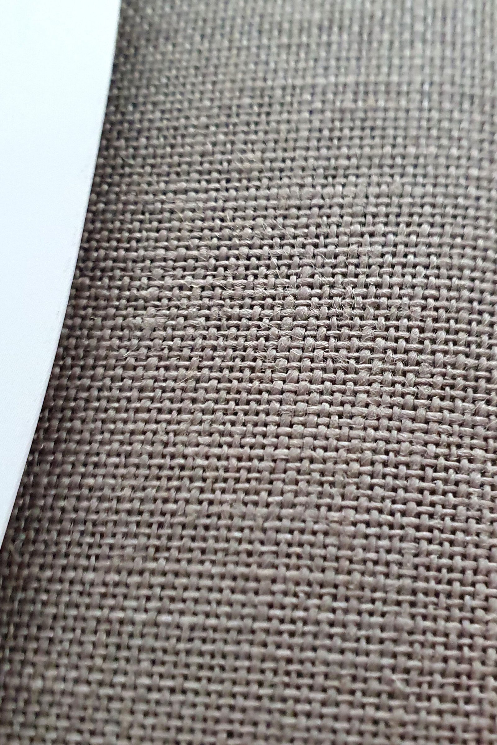 ZWEIGART Belfast 3609 – Tessuto di lino pretagliato 32 count - Colore 7025 - (48 × 68 cm) - immagine 2