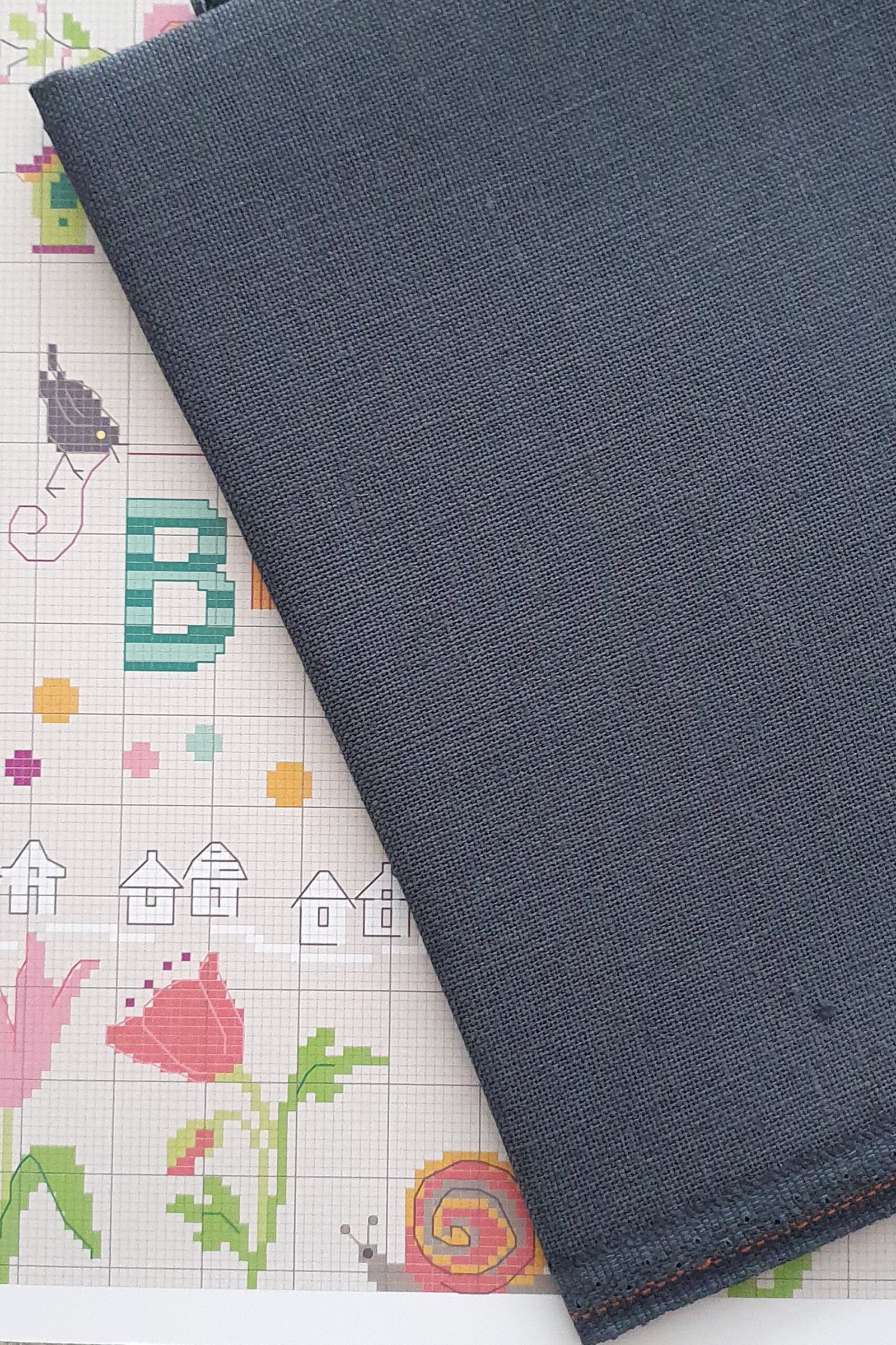 ZWEIGART Belfast 3609 – Tessuto di lino pretagliato 32 count - Colore 7026 - (48 × 68 cm) - immagine 2