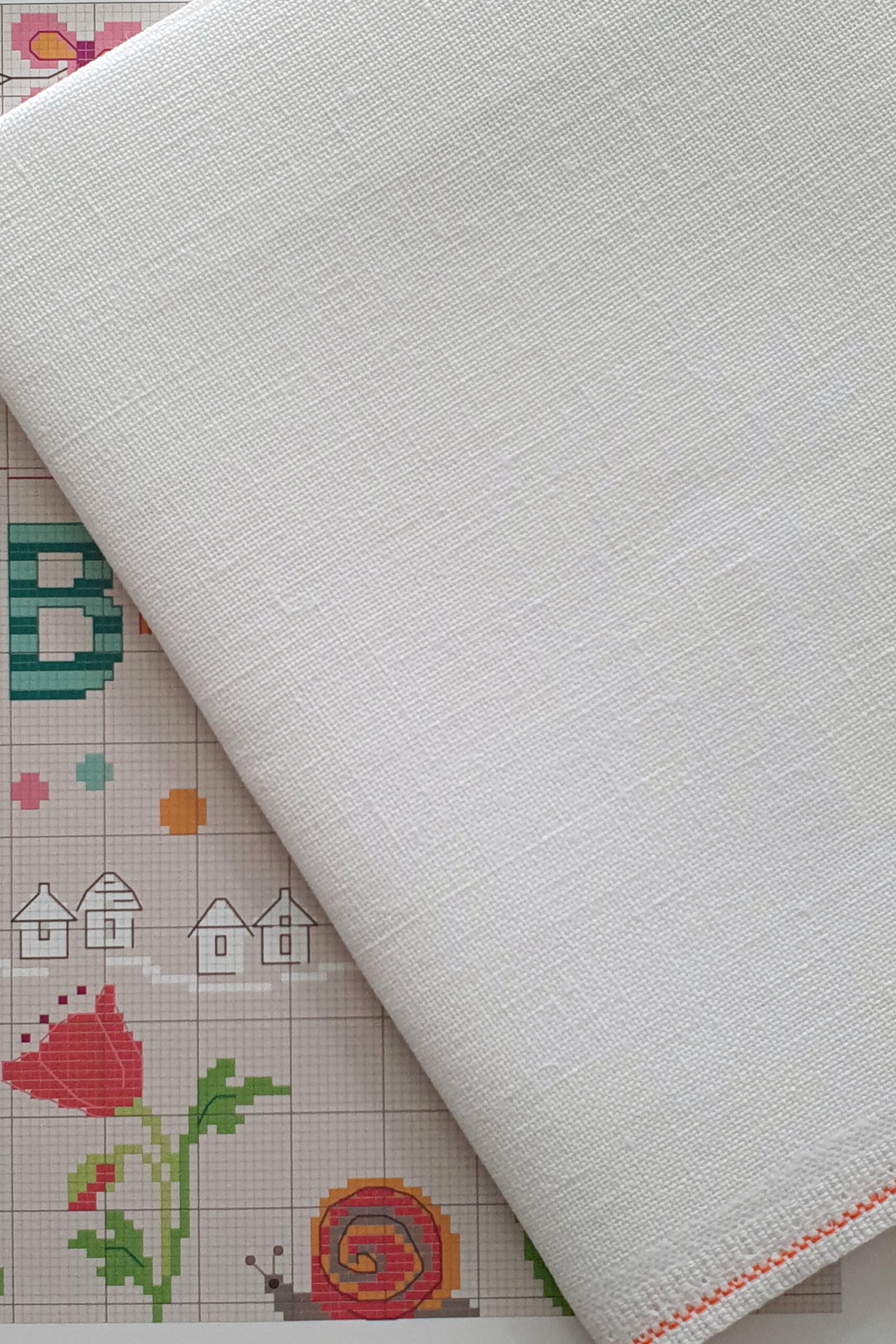 ZWEIGART Belfast 3609 – Precut Linen Fabric 32 Count - Colour 100 - (48 × 68 cm) - Image 3