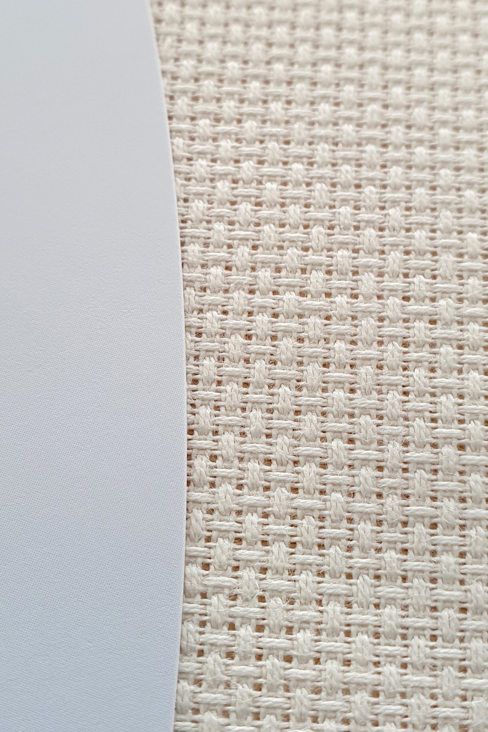 ZWEIGART Aida 3706 – Tessuto Aida di cotone pretagliato 14 count - Colore 264 - (48 × 53 cm) - immagine 5