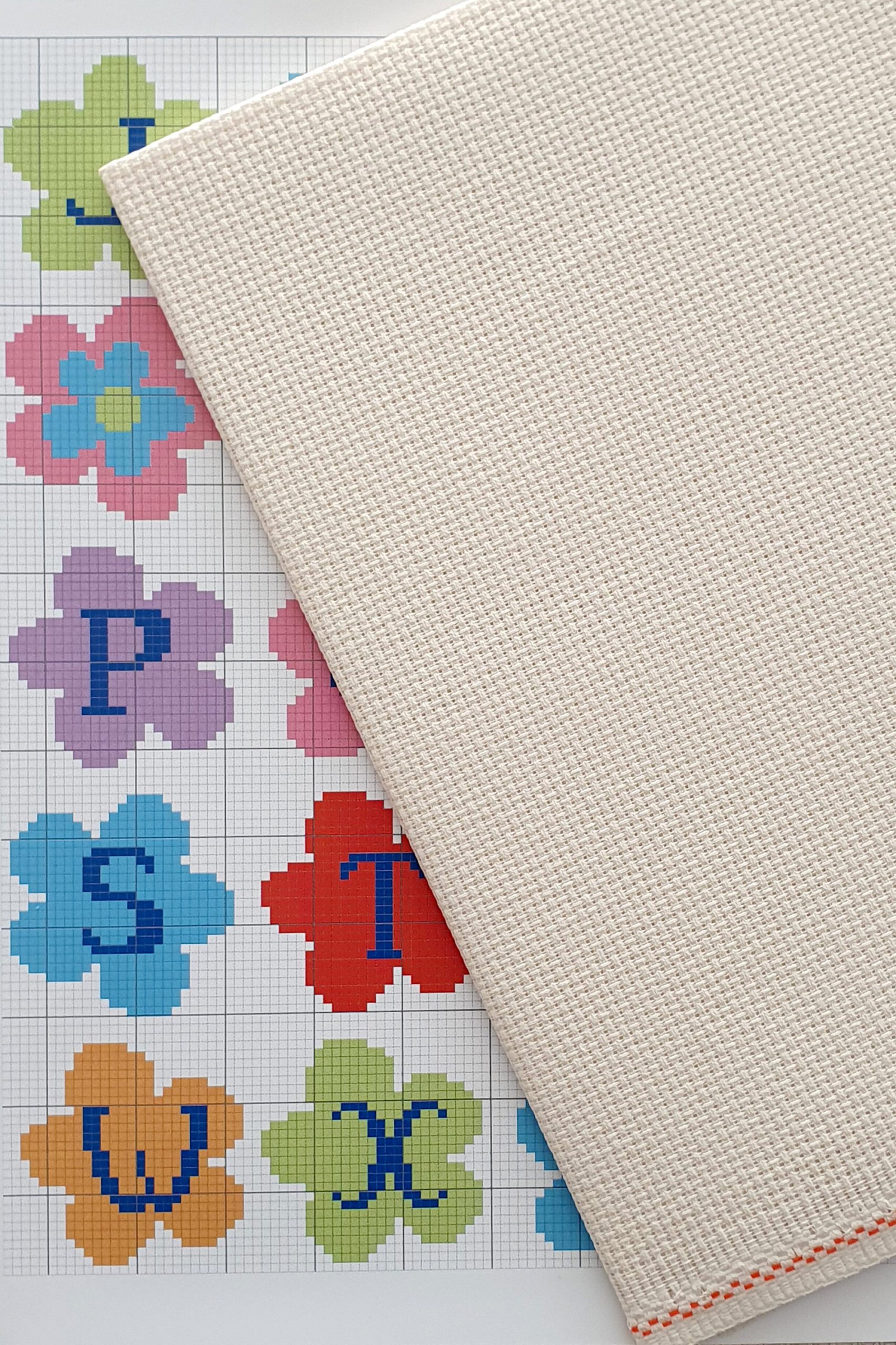 ZWEIGART Aida 3706 – Tessuto Aida di cotone pretagliato 14 count - Colore 264 - (48 × 53 cm) - immagine 4