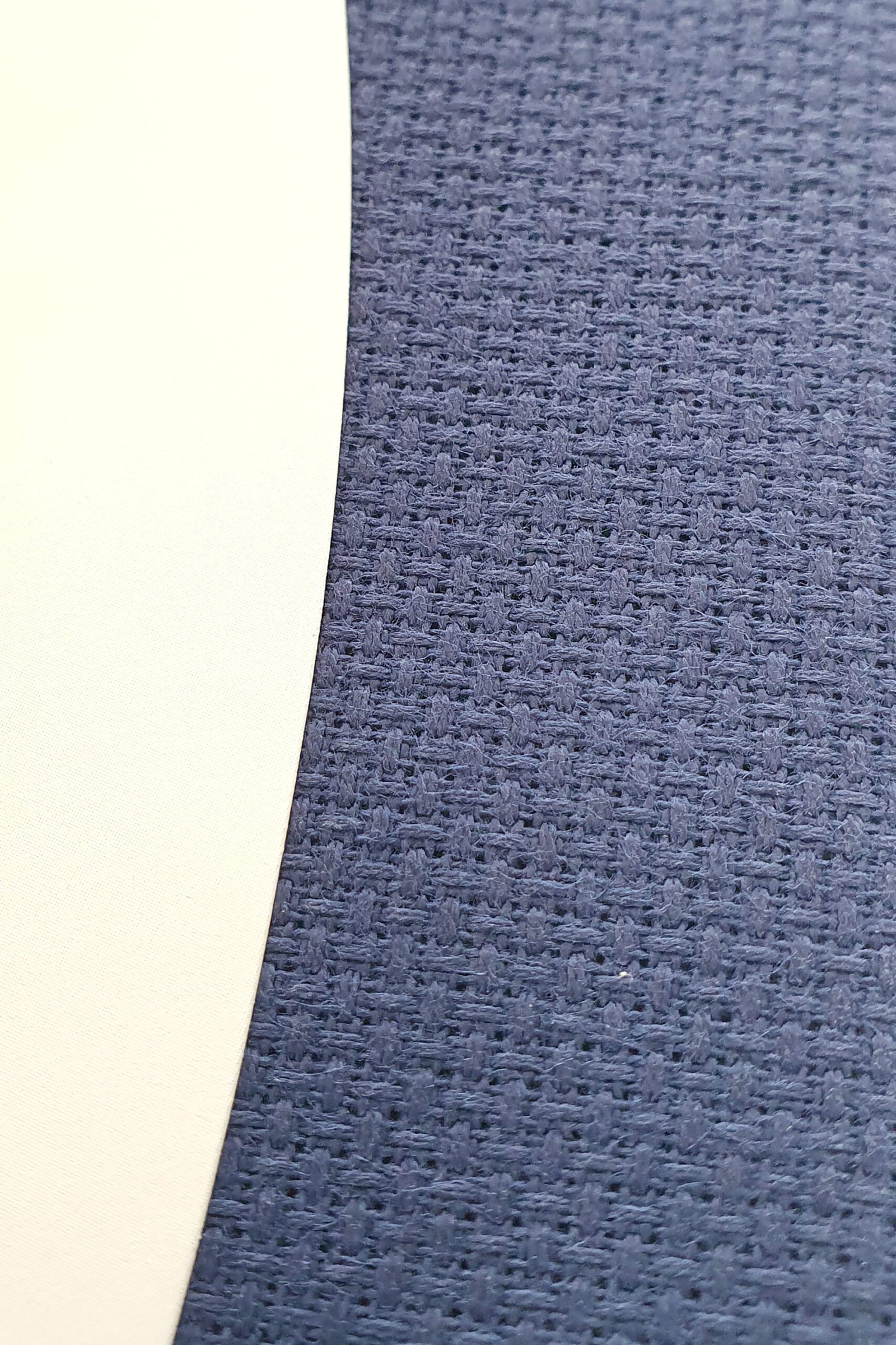 ZWEIGART Aida 3706 – Tessuto Aida di cotone pretagliato 14 count - Colore 589 - (48 × 53 cm) - immagine 5