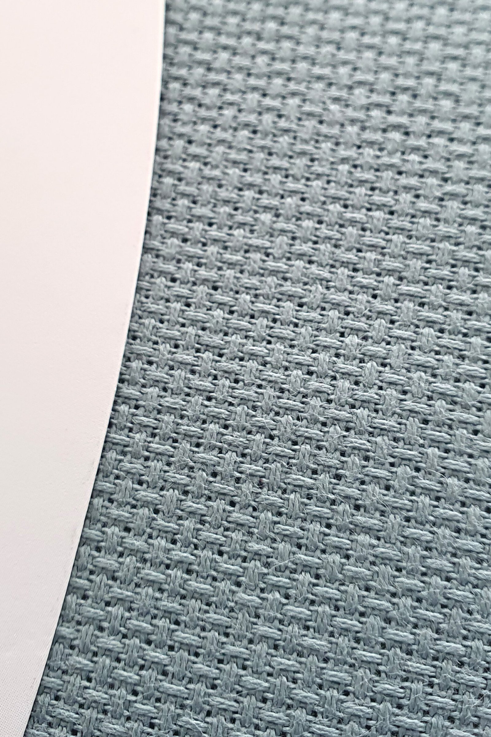 ZWEIGART Aida 3706 – Tessuto Aida di cotone pretagliato 14 count - Colore 594 - (48 × 53 cm) - immagine 5