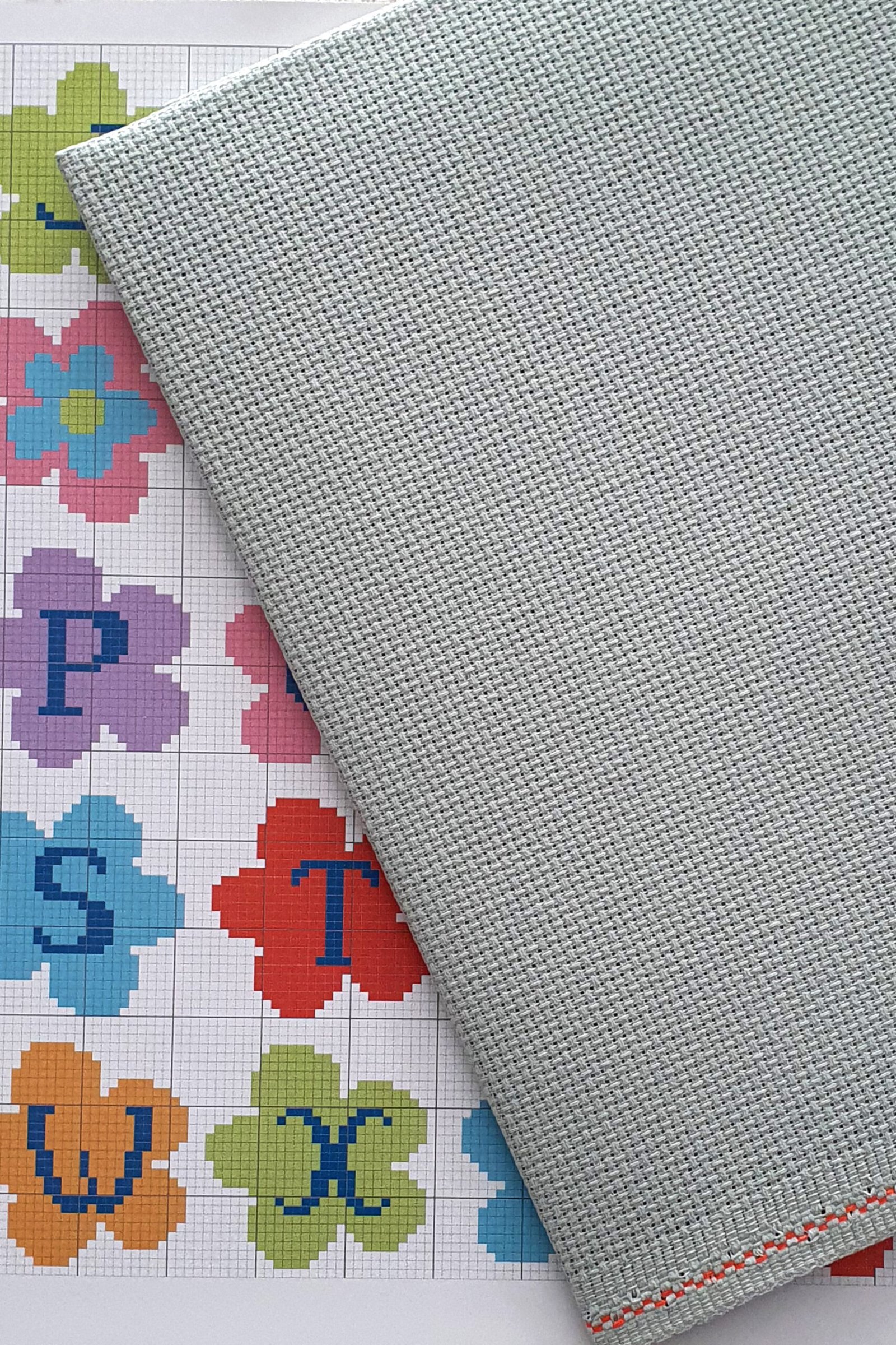 ZWEIGART Aida 3706 – Tessuto Aida di cotone pretagliato 14 count - Colore 611 - (48 × 53 cm) - immagine 4