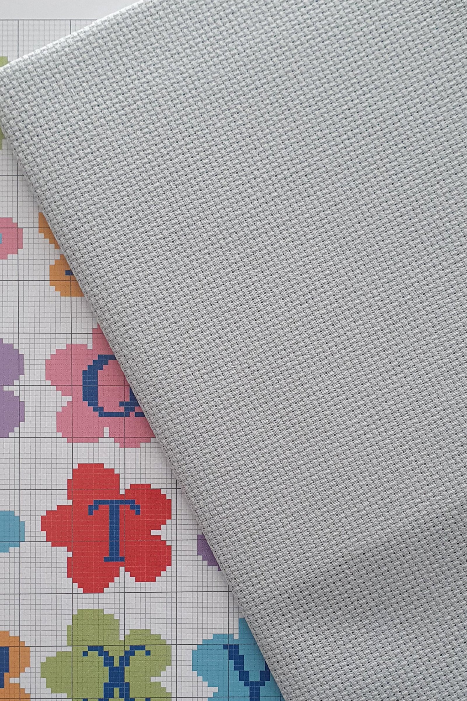 ZWEIGART Aida 3706 – Tessuto Aida di cotone pretagliato 14 count - Colore 718 - (48 × 53 cm) - immagine 4