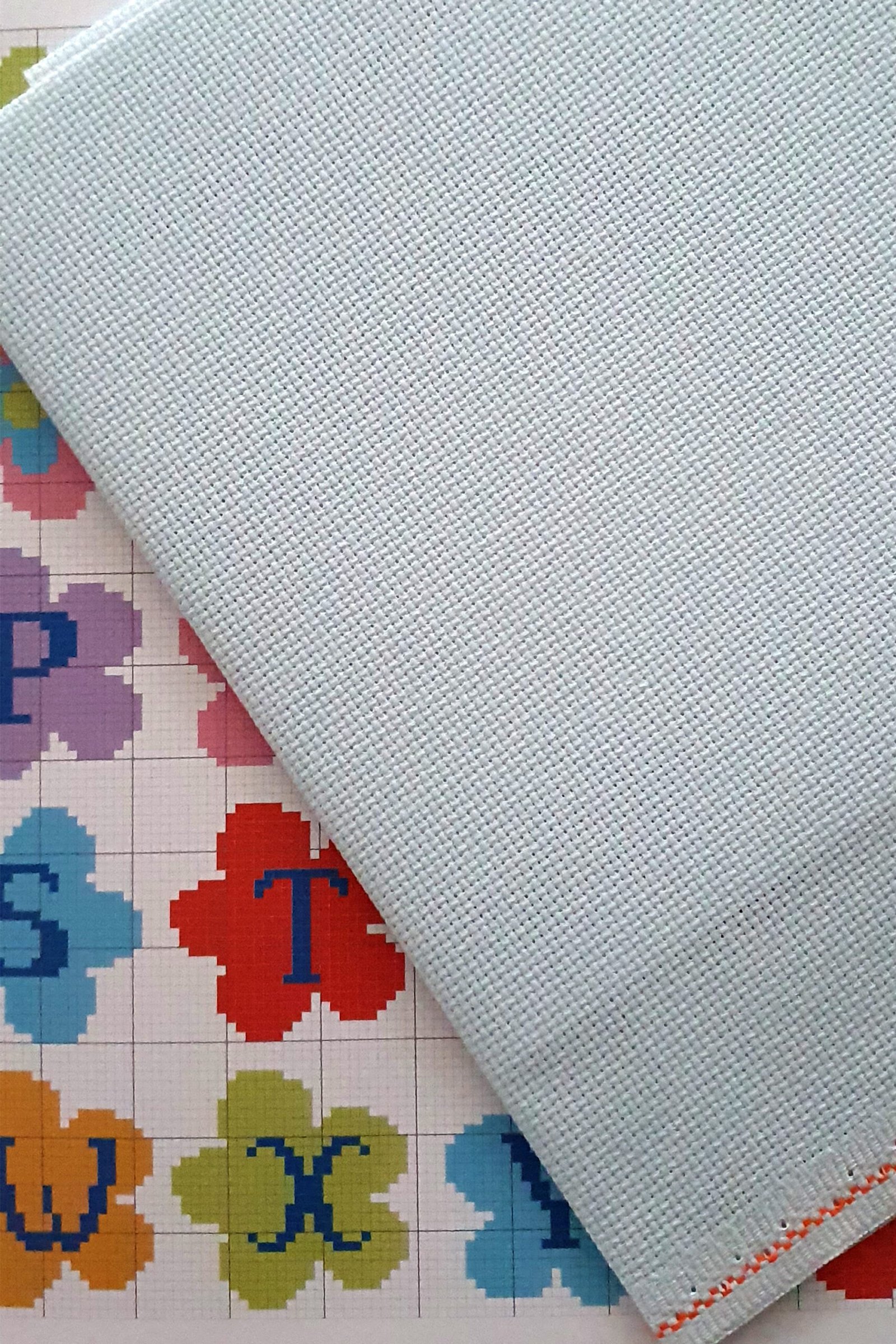 ZWEIGART Aida 3251– Precut Cotton Aida Fabric 16 Count - Colour 550 - (48 × 53 cm) - Image 4