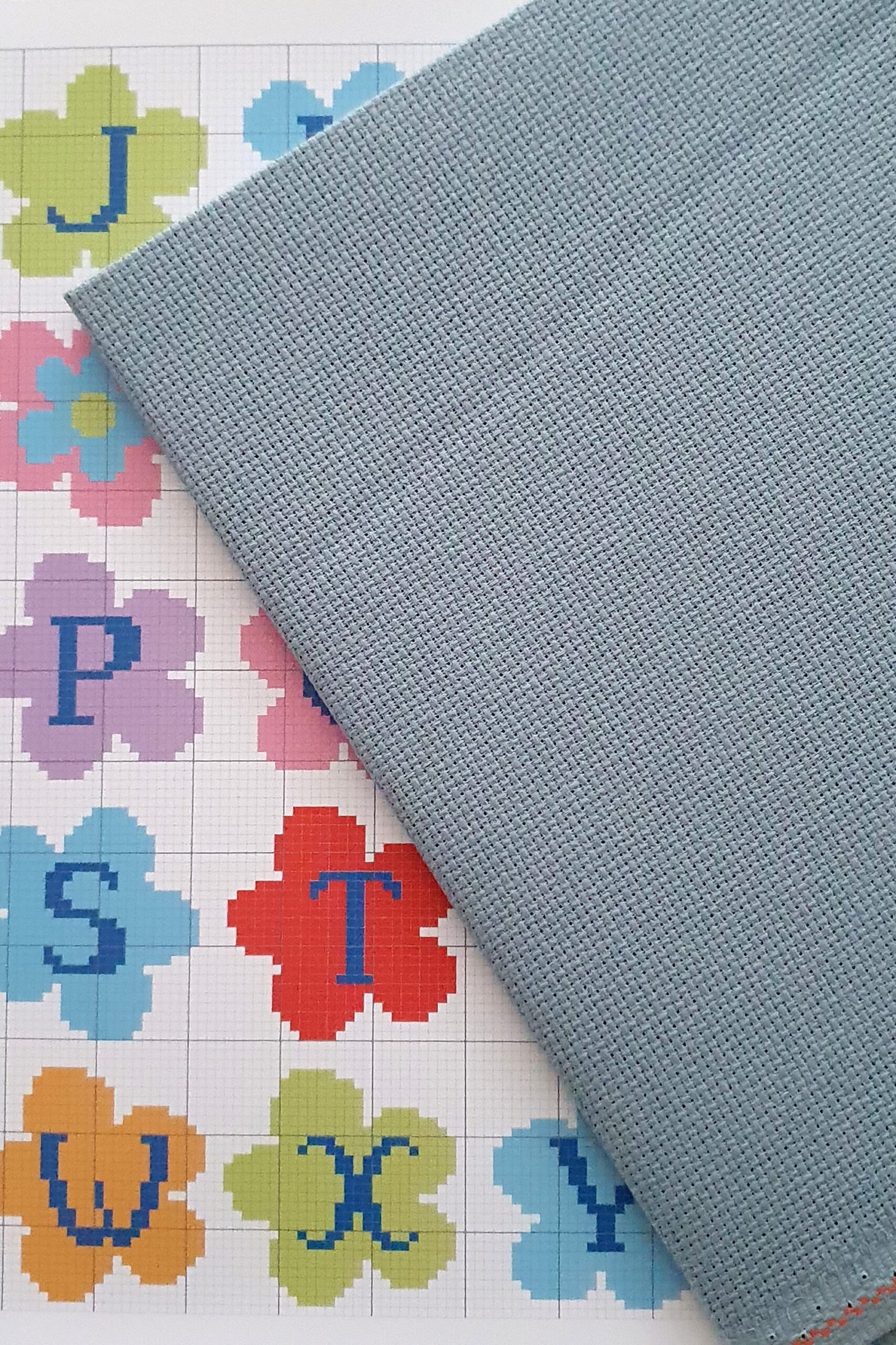 ZWEIGART Aida 3251 – Tessuto Aida di cotone pretagliato 16 count - Colore 594 - (48 × 53 cm) - immagine 3