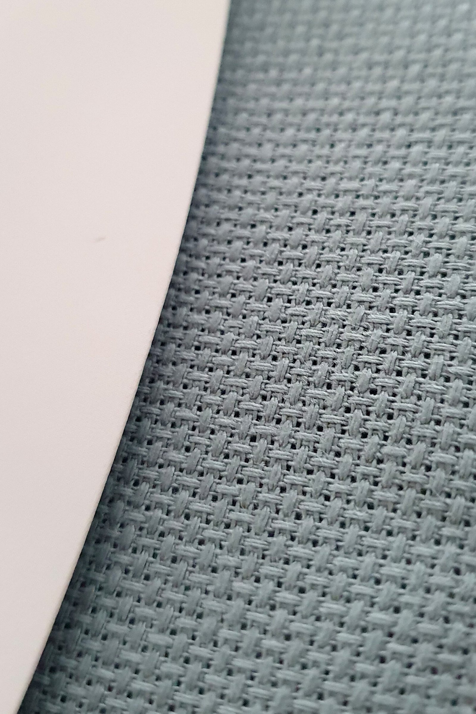 ZWEIGART Aida 3251 – Tessuto Aida di cotone pretagliato 16 count - Colore 594 - (48 × 53 cm) - immagine 4