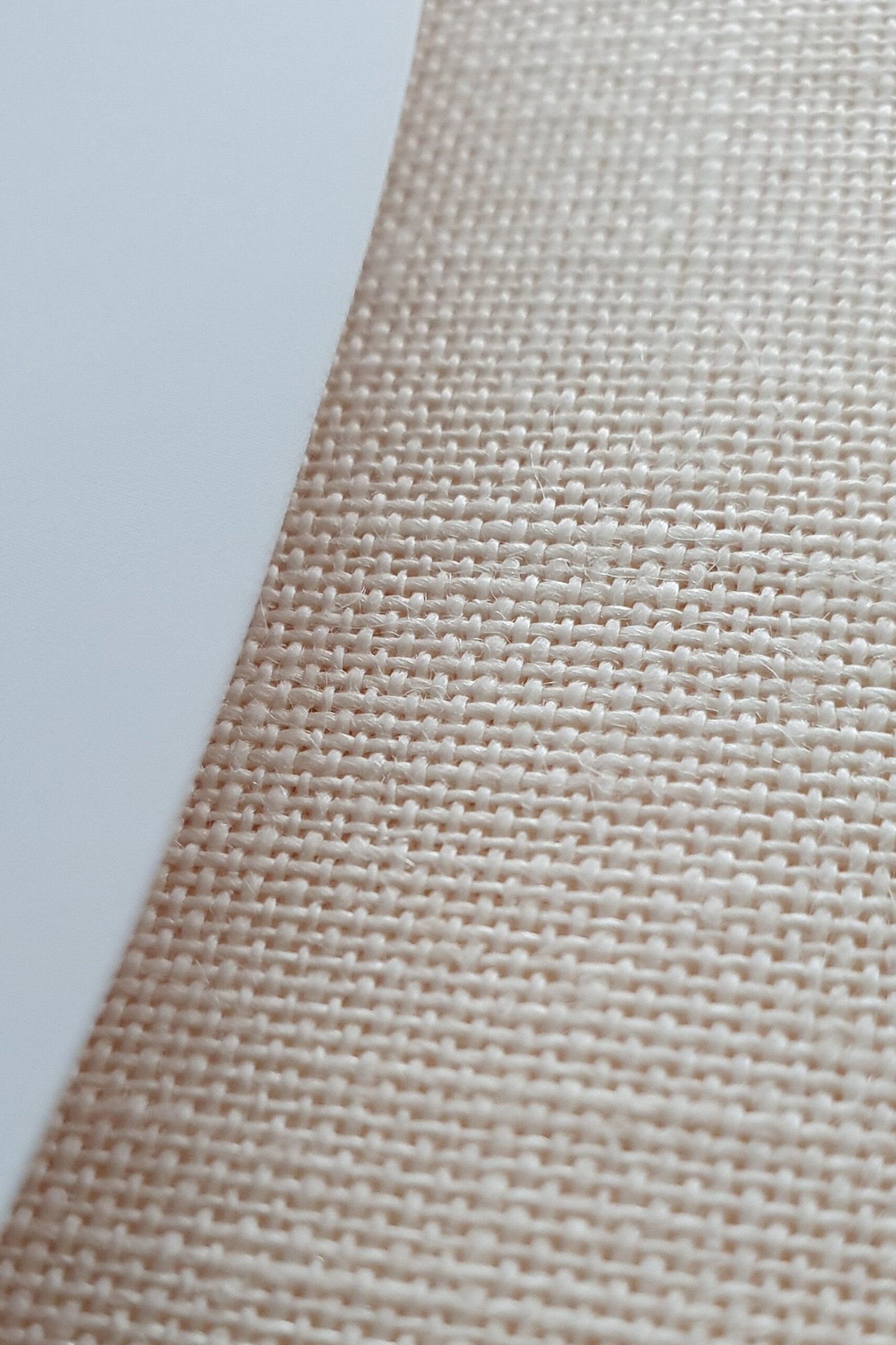 ZWEIGART Cashel 3281 – Precut Linen Fabric 28 Count - Colour 222 - (48 × 68 cm) - Image 4