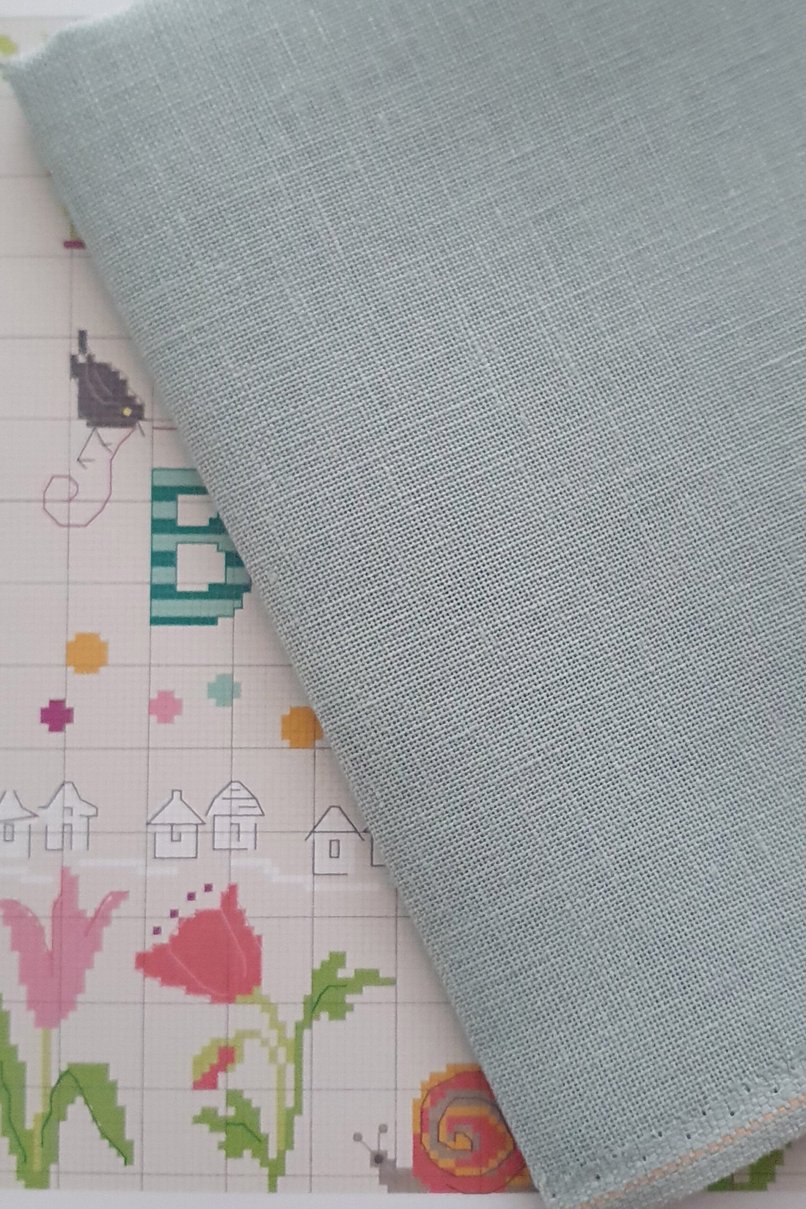 ZWEIGART Cashel 3281 – Precut Linen Fabric 28 Count - Colour 718 - (48 × 68 cm) - Image 4