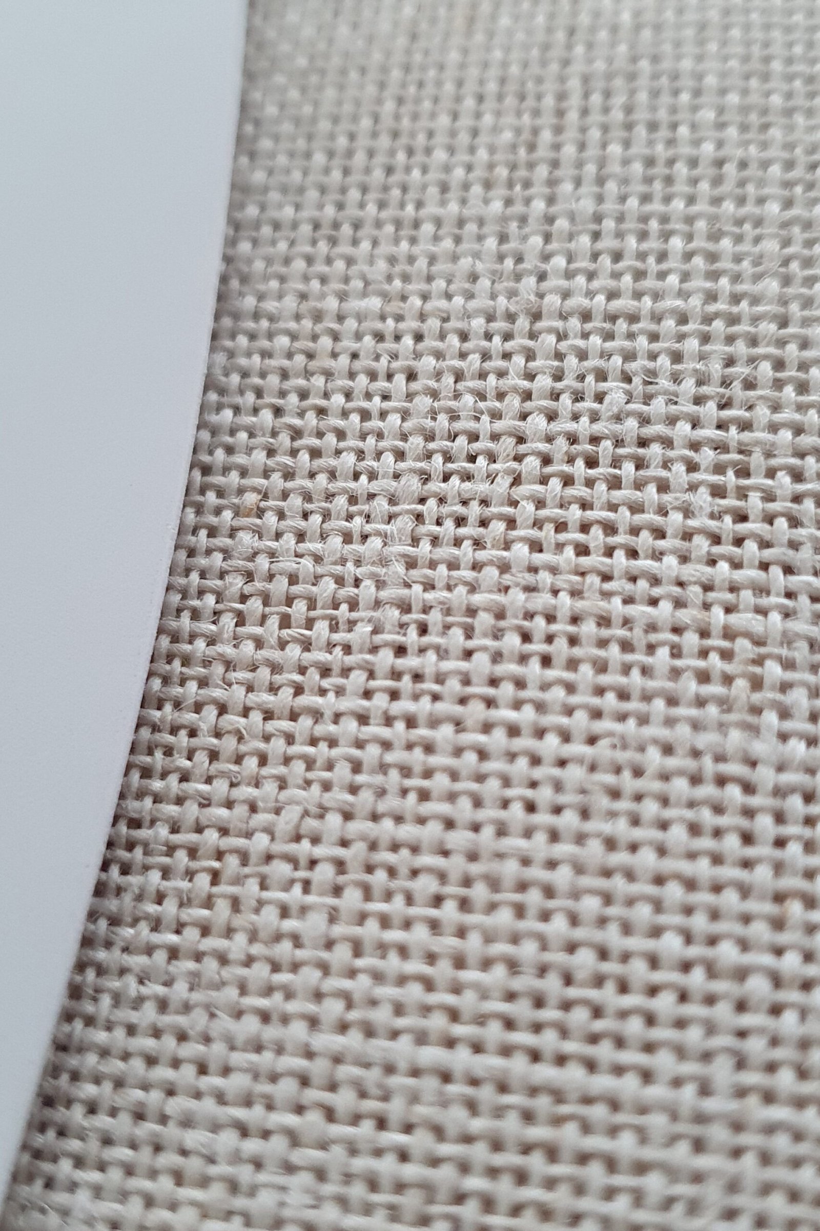 ZWEIGART Cashel 3281 – Precut Linen Fabric 28 Count - Colour 770 - (48 × 68 cm) - Image 4