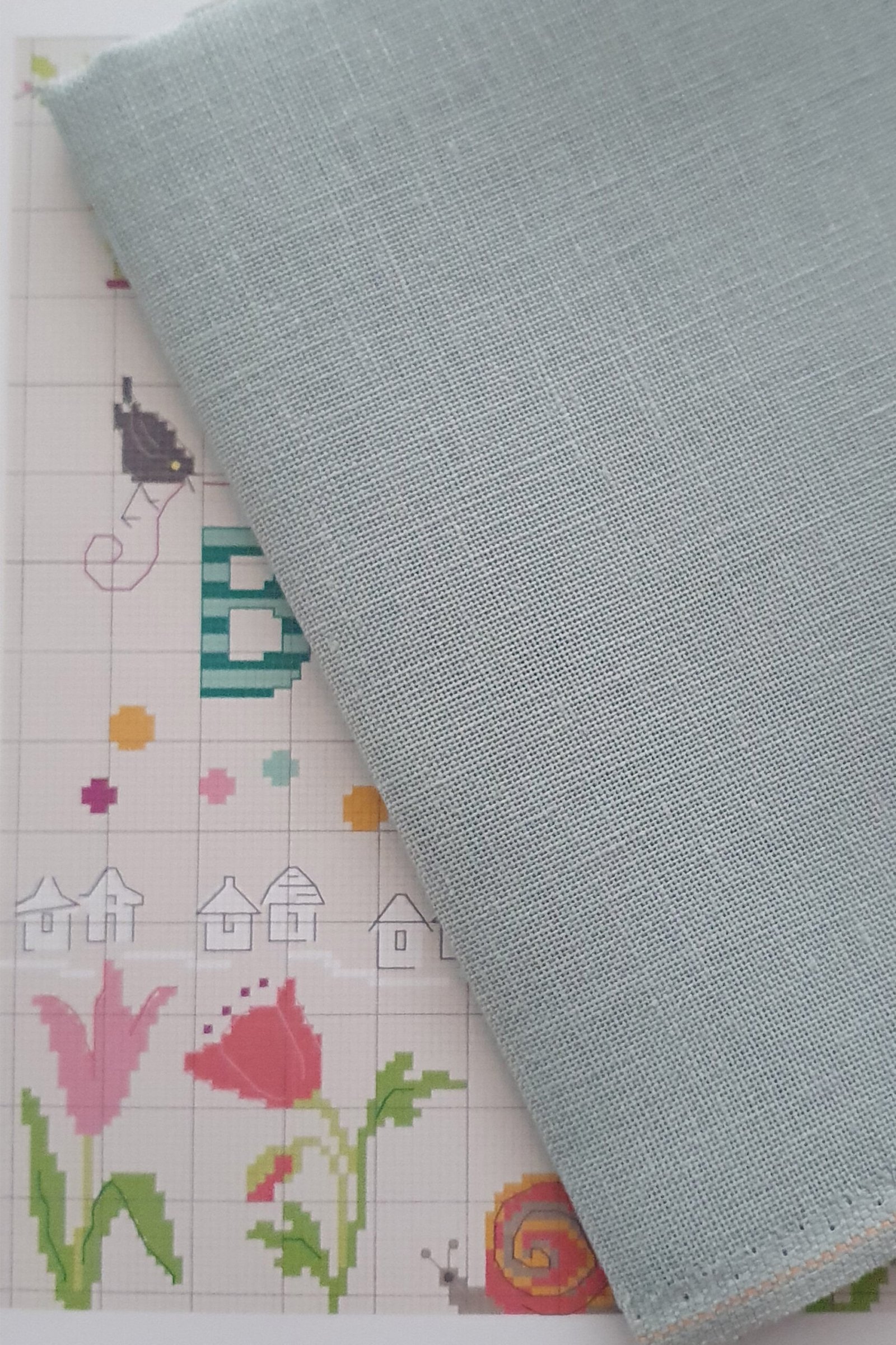 ZWEIGART Cashel 3281 – Precut Linen Fabric 28 Count - Colour 778 - (48 × 68 cm) - Image 4