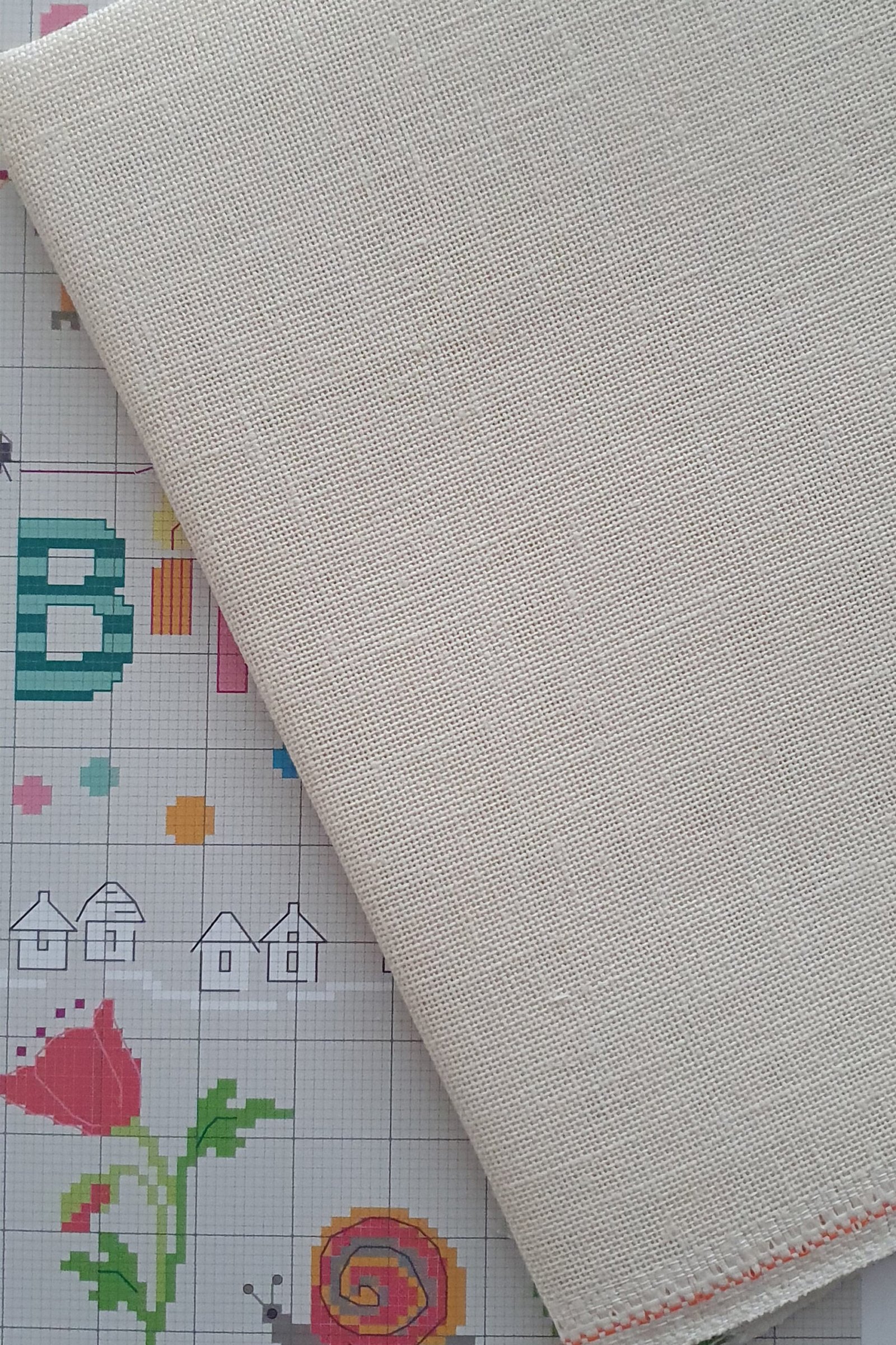 ZWEIGART Cashel 3281 – Precut Linen Fabric 28 Count - Colour 99 - (48 × 68 cm) - Image 4