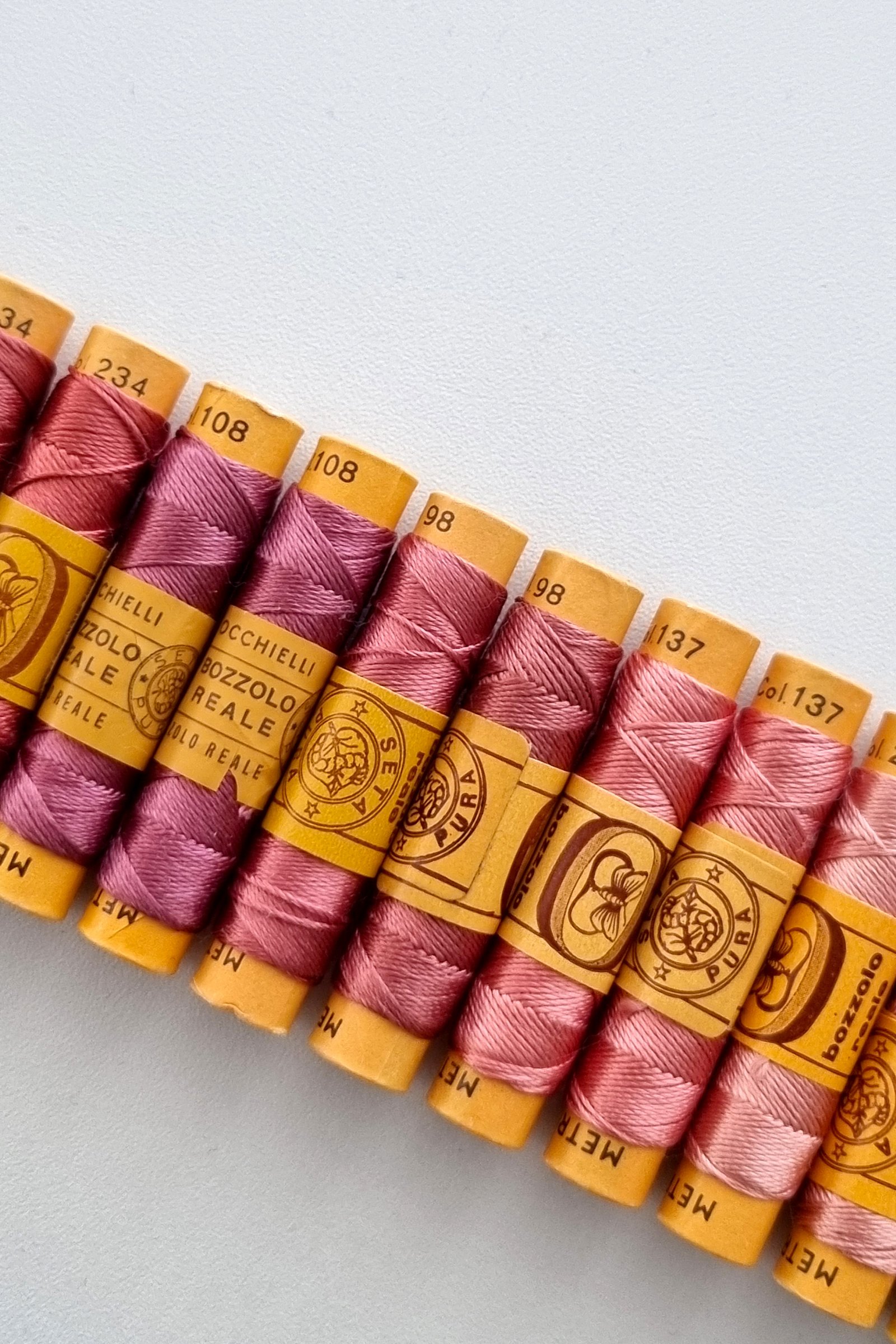 Bozzolo Reale & Tre Stelle – Vintage Silk Thread – Size 24 – 14 Antique Rose Spools - Image 10