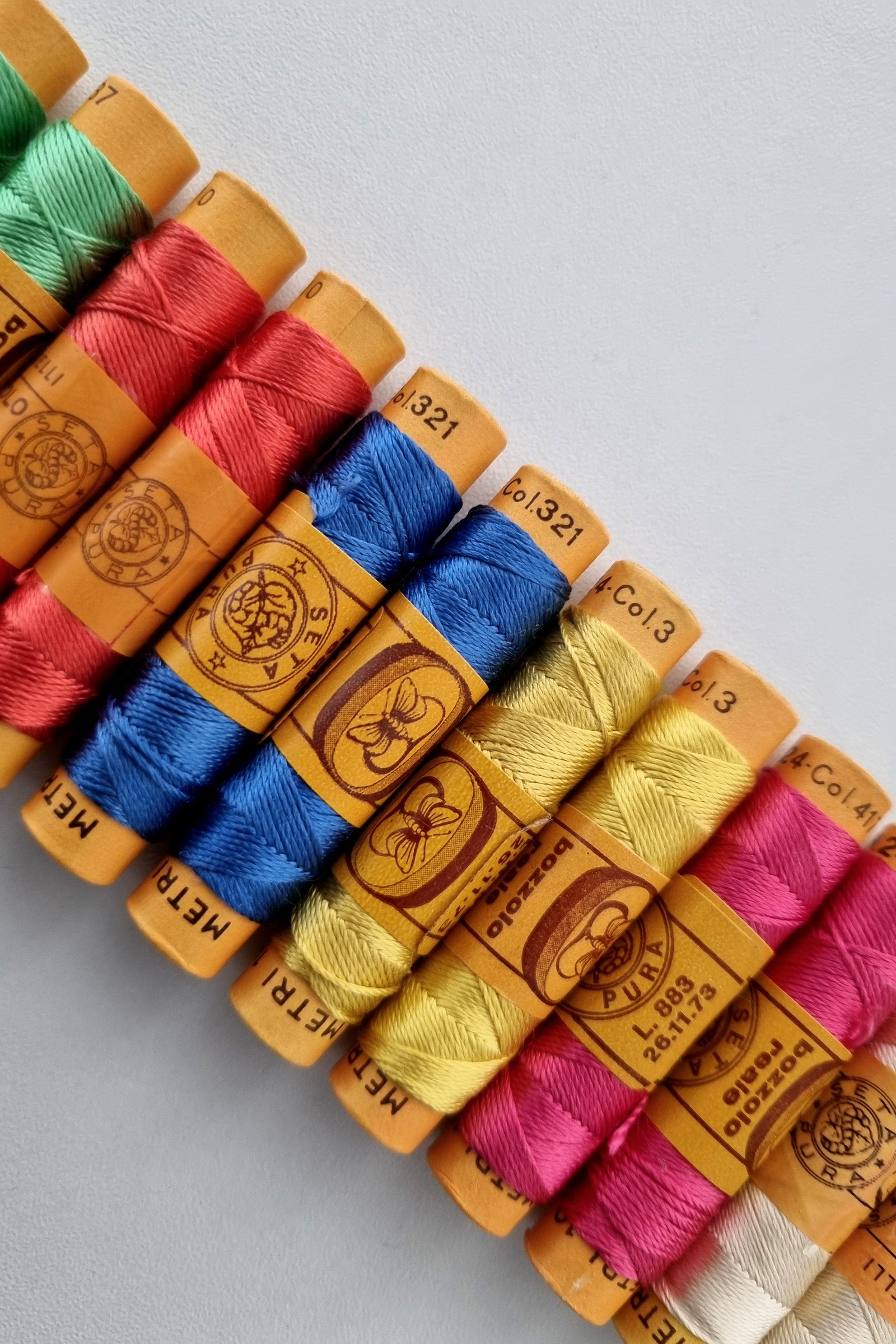 Bozzolo Reale & Tre Stelle – Vintage Silk Thread – Size 24 – 14 Summer Shades Spools - Image 8